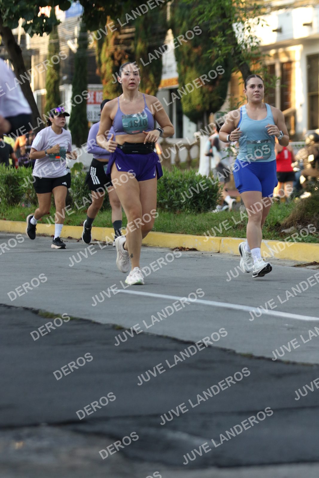 Foto de ADIDAS SPLITS GUADALAJARA 15K / 30K en Av. San Ignacio esquina Av. Ignacio L. Vallarta, Zapopan a las 07:19 · dorsal 1811, 1810
