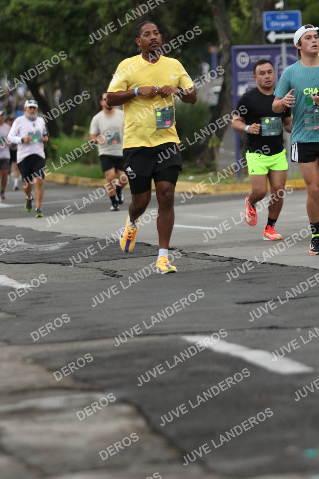 Foto de ADIDAS SPLITS GUADALAJARA 15K / 30K en Av. San Ignacio esquina Av. Ignacio L. Vallarta, Zapopan a las 06:56 · dorsal 2641, 16, 609