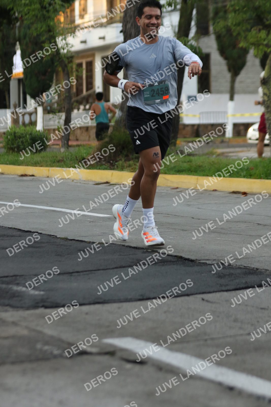 Foto de ADIDAS SPLITS GUADALAJARA 15K / 30K en Av. San Ignacio esquina Av. Ignacio L. Vallarta, Zapopan a las 07:04 · dorsal 2458