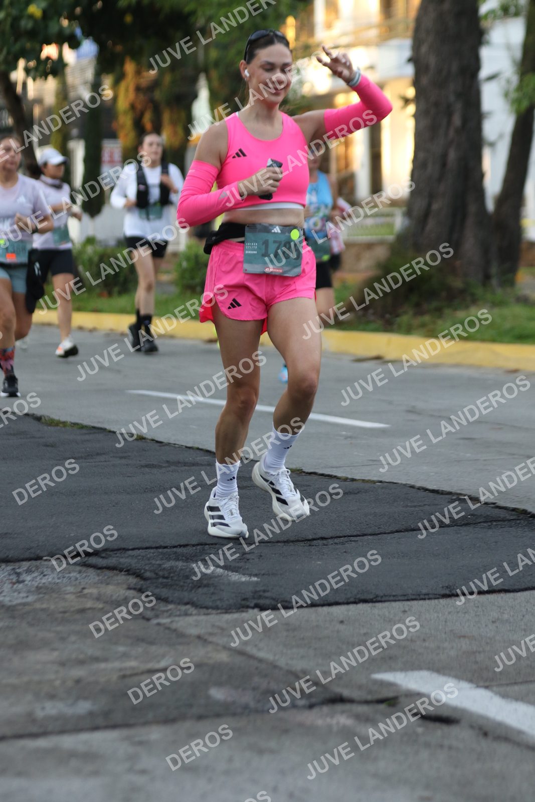 Foto de ADIDAS SPLITS GUADALAJARA 15K / 30K en Av. San Ignacio esquina Av. Ignacio L. Vallarta, Zapopan a las 07:12 · dorsal 1786