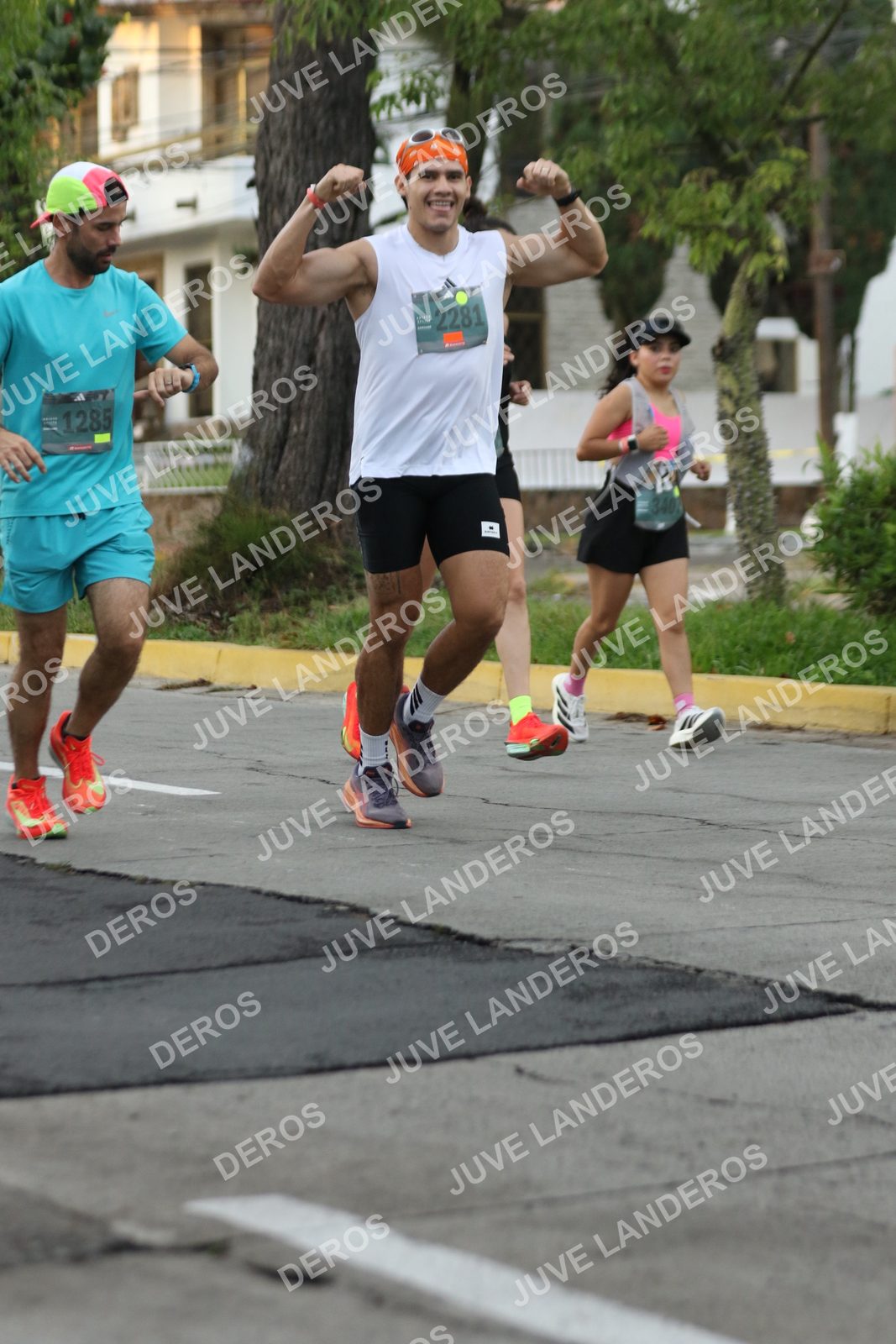 Foto de ADIDAS SPLITS GUADALAJARA 15K / 30K en Av. San Ignacio esquina Av. Ignacio L. Vallarta, Zapopan a las 07:02 · dorsal 2281, 1285, 340