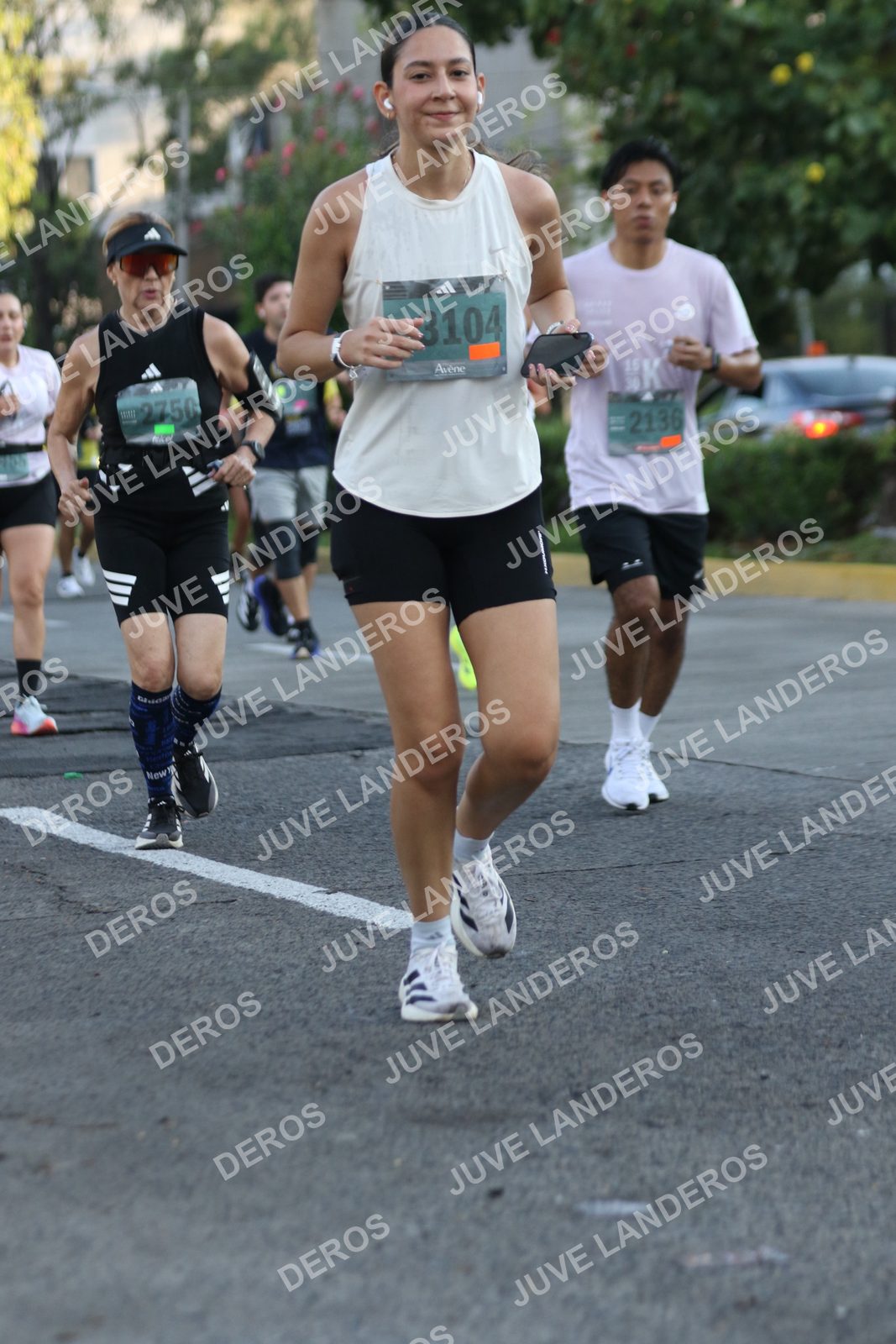 Foto de ADIDAS SPLITS GUADALAJARA 15K / 30K en Av. San Ignacio esquina Av. Ignacio L. Vallarta, Zapopan a las 07:39 · dorsal 2136, 3104, 2750