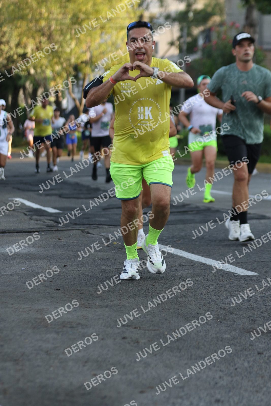 Foto de ADIDAS SPLITS GUADALAJARA 15K / 30K en Av. San Ignacio esquina Av. Ignacio L. Vallarta, Zapopan a las 07:32 · dorsal 15, 30