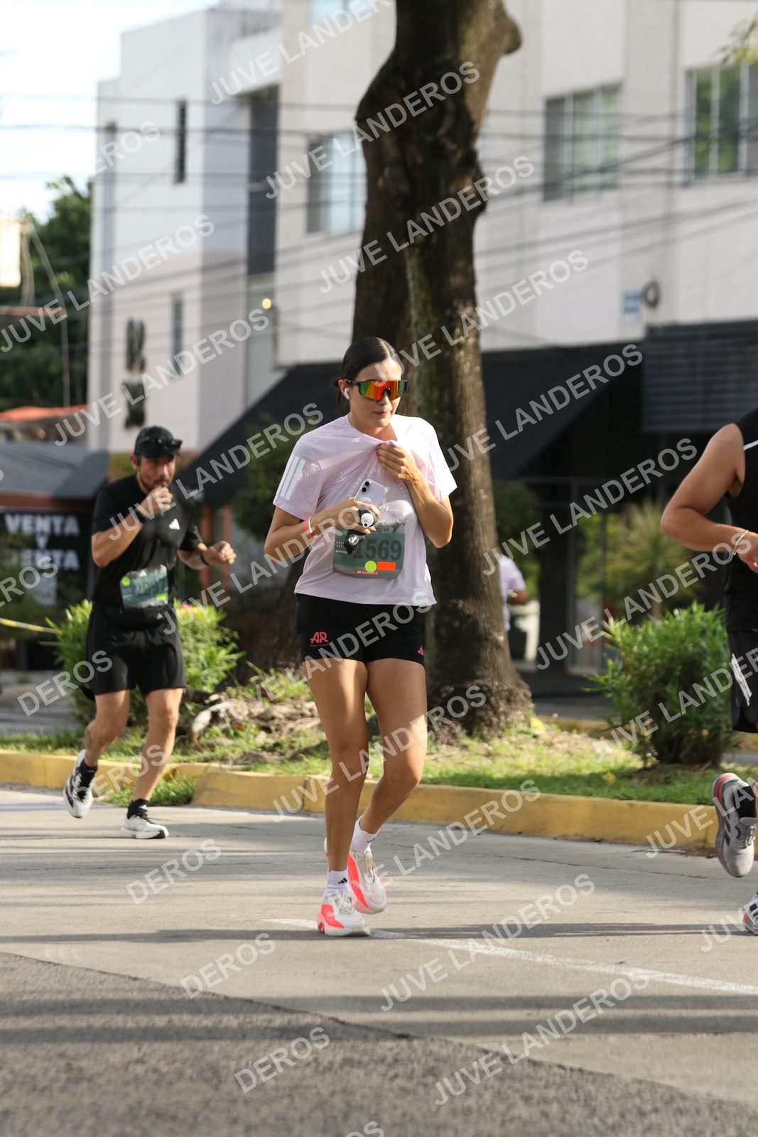 Foto de ADIDAS SPLITS GUADALAJARA 15K / 30K en Av. San Ignacio esquina Av. Ignacio L. Vallarta, Zapopan a las 08:58 · dorsal 1569