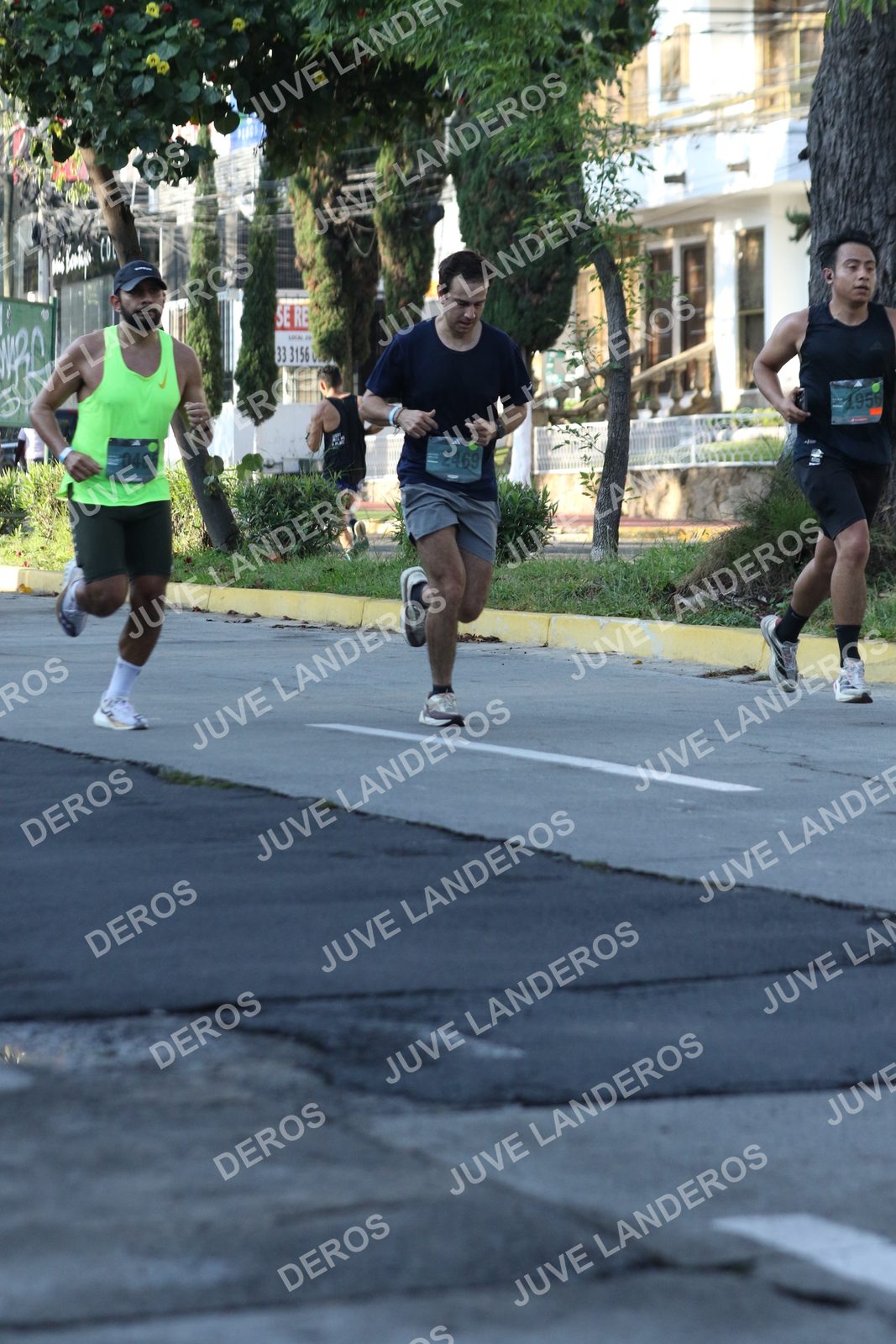 Foto de ADIDAS SPLITS GUADALAJARA 15K / 30K en Av. San Ignacio esquina Av. Ignacio L. Vallarta, Zapopan a las 08:01 · dorsal 3156, 465, 2469, 33