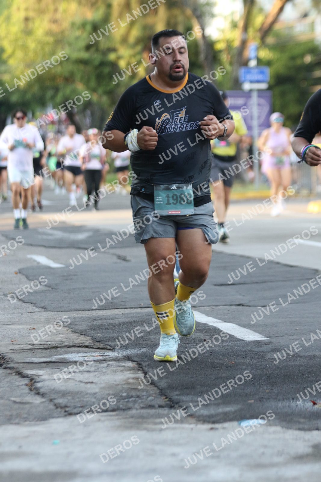 Foto de ADIDAS SPLITS GUADALAJARA 15K / 30K en Av. San Ignacio esquina Av. Ignacio L. Vallarta, Zapopan a las 07:17 · dorsal 1988