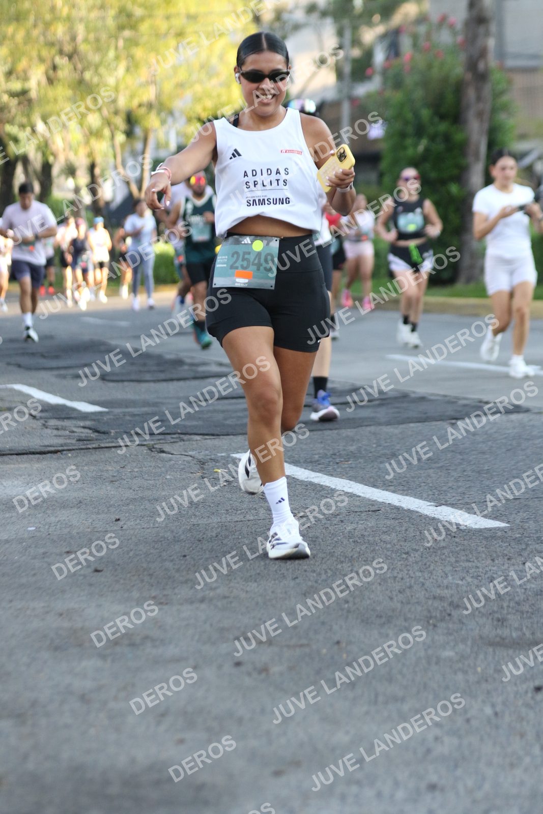 Foto de ADIDAS SPLITS GUADALAJARA 15K / 30K en Av. San Ignacio esquina Av. Ignacio L. Vallarta, Zapopan a las 07:39 · dorsal 2549