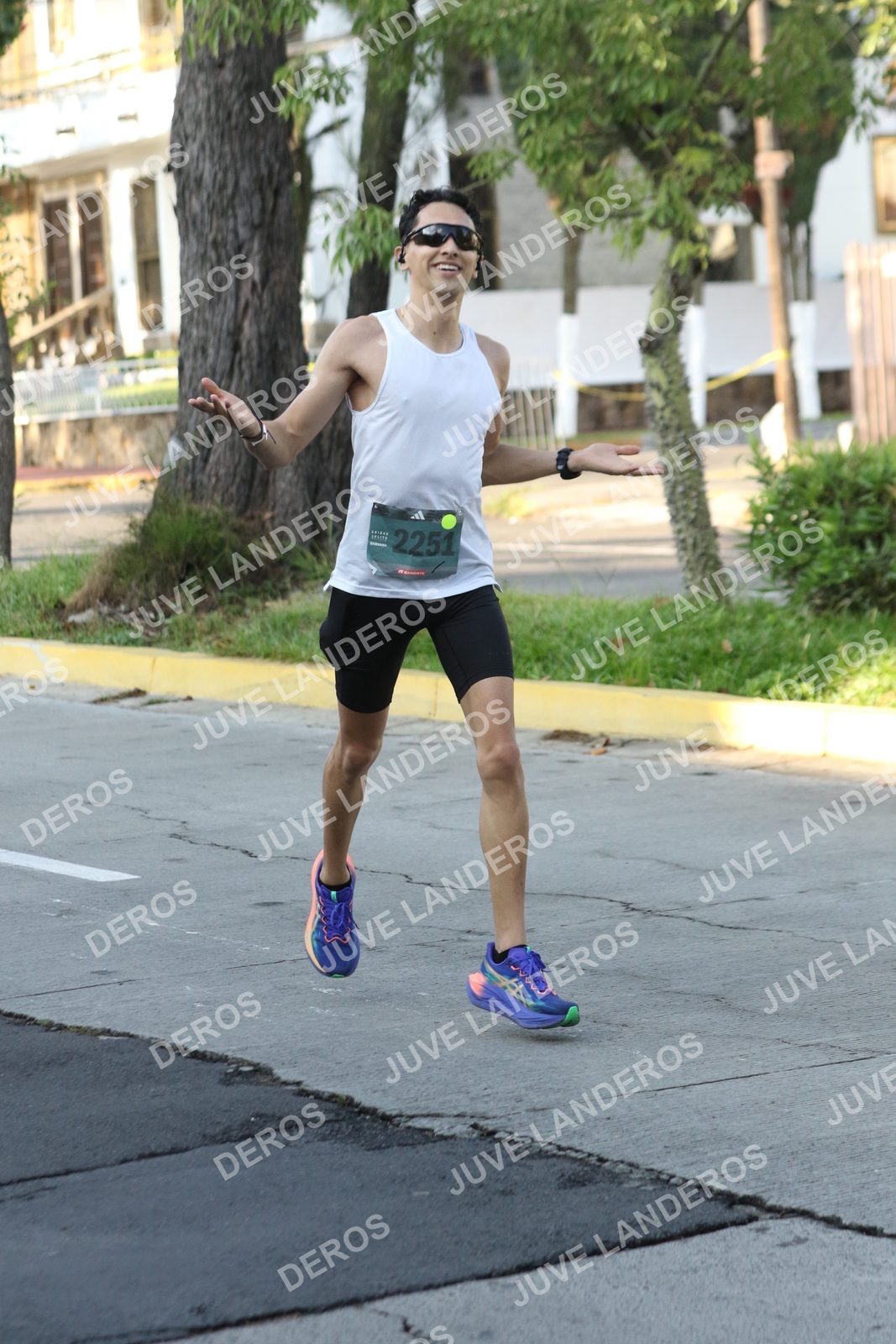 Foto de ADIDAS SPLITS GUADALAJARA 15K / 30K en Av. San Ignacio esquina Av. Ignacio L. Vallarta, Zapopan a las 08:11 · dorsal 2251