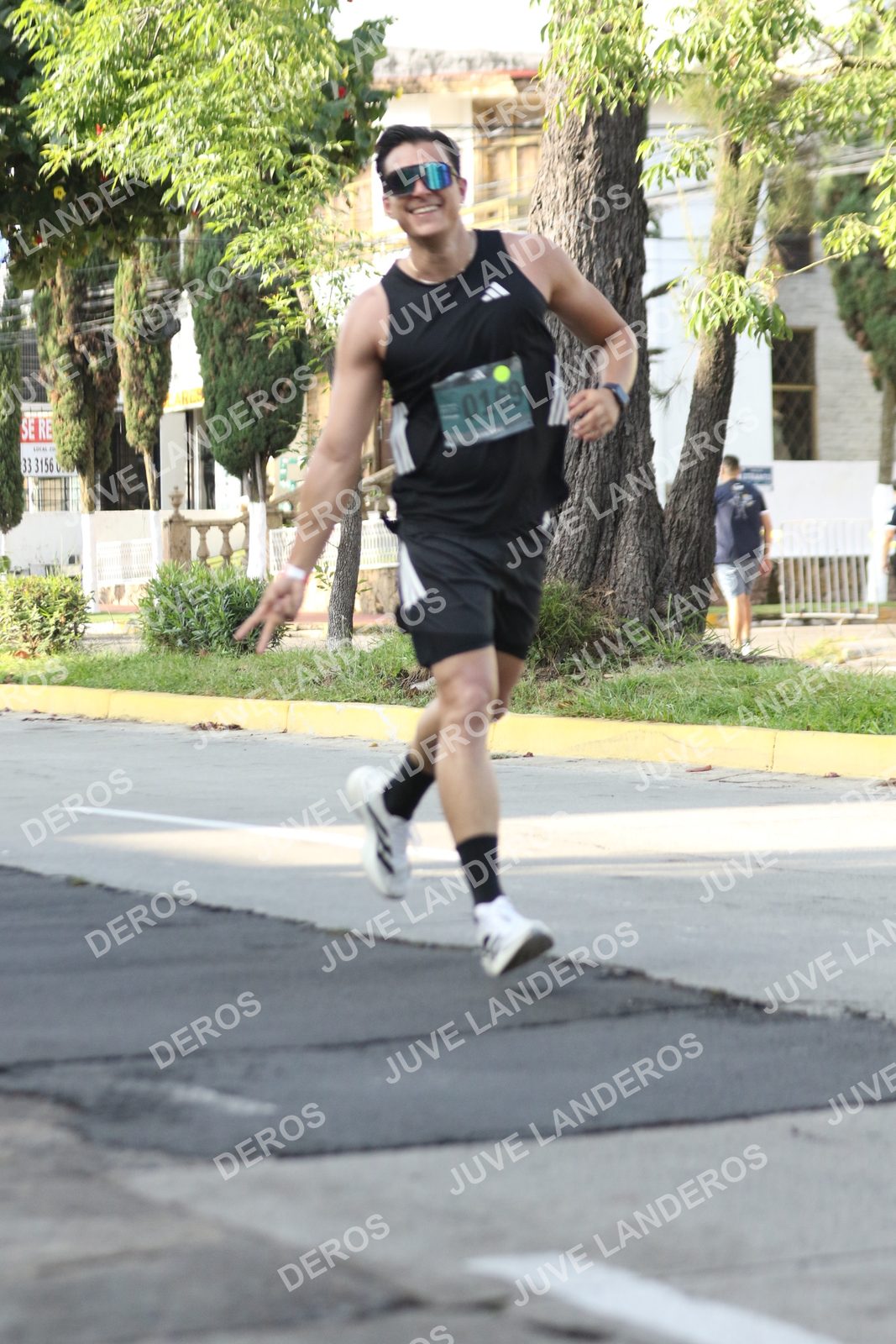 Foto de ADIDAS SPLITS GUADALAJARA 15K / 30K en Av. San Ignacio esquina Av. Ignacio L. Vallarta, Zapopan a las 08:27 · dorsal 169, 3156, 33