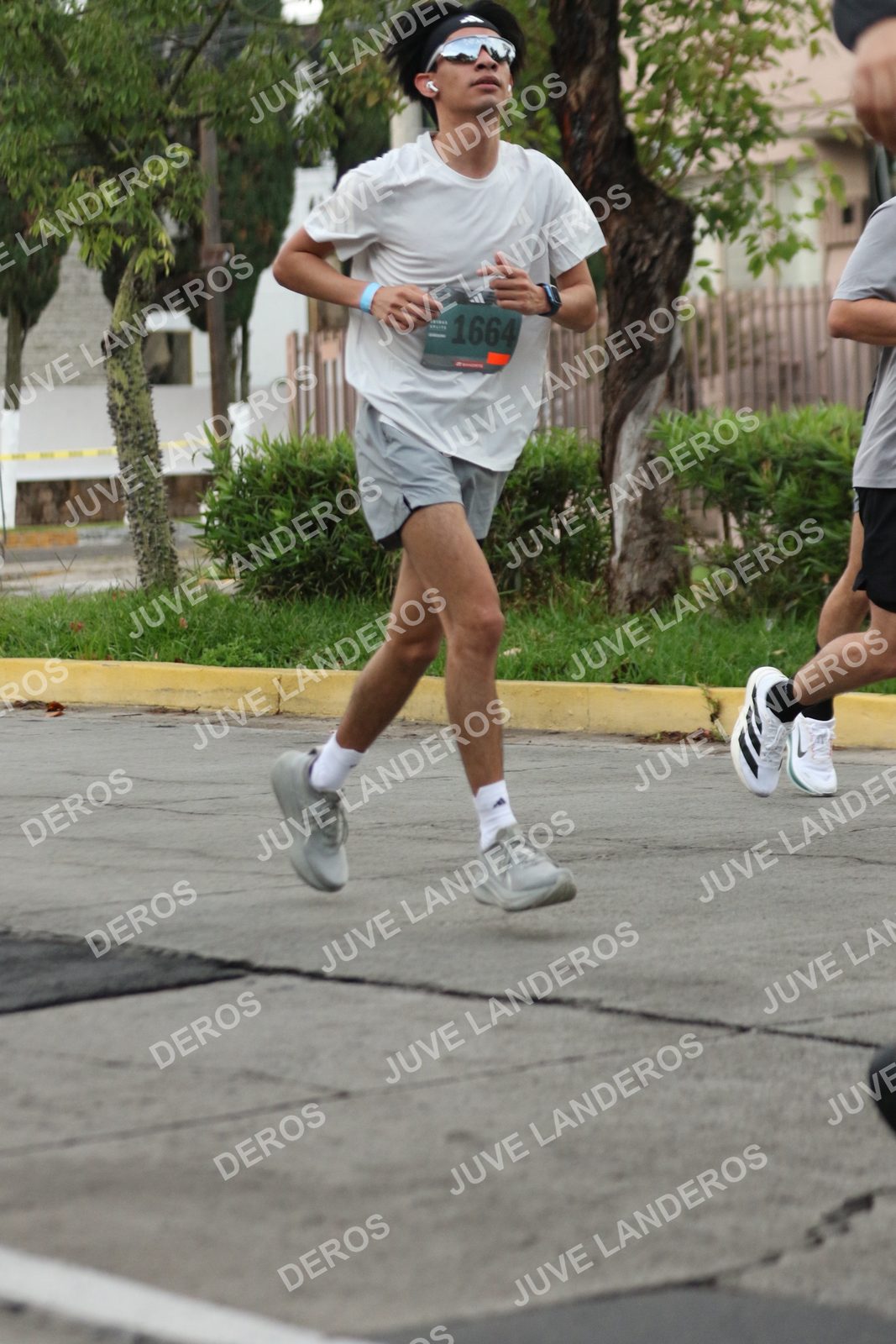 Foto de ADIDAS SPLITS GUADALAJARA 15K / 30K en Av. San Ignacio esquina Av. Ignacio L. Vallarta, Zapopan a las 06:56 · dorsal 1664