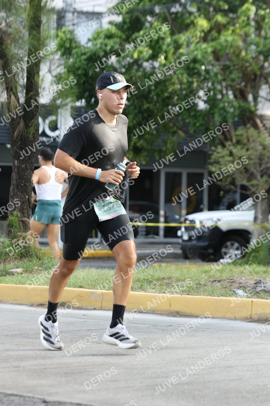 Foto de ADIDAS SPLITS GUADALAJARA 15K / 30K en Av. San Ignacio esquina Av. Ignacio L. Vallarta, Zapopan a las 08:44 · dorsal 1328