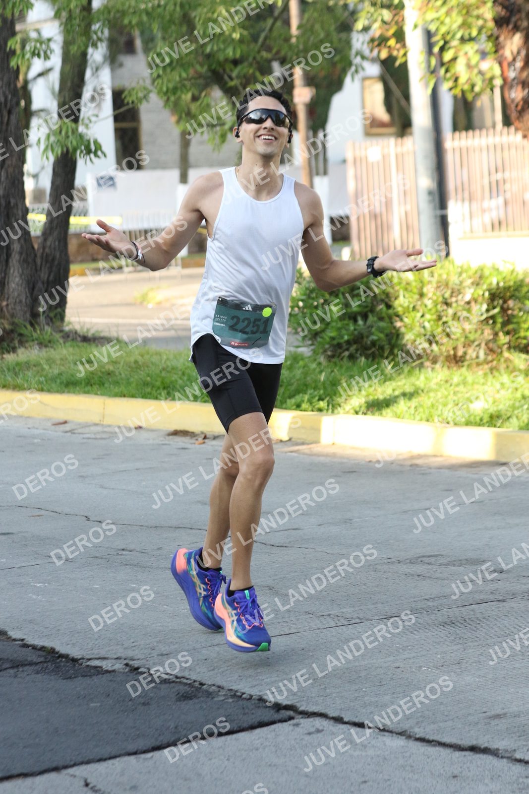 Foto de ADIDAS SPLITS GUADALAJARA 15K / 30K en Av. San Ignacio esquina Av. Ignacio L. Vallarta, Zapopan a las 08:11 · dorsal 2251