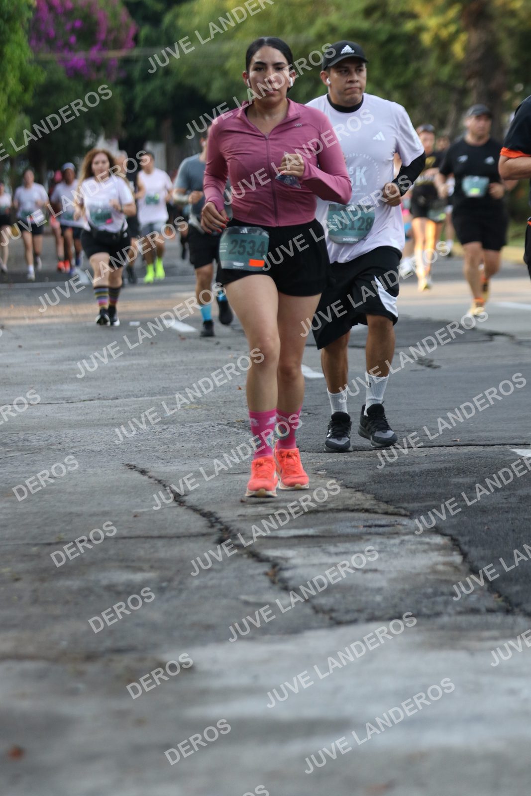 Foto de ADIDAS SPLITS GUADALAJARA 15K / 30K en Av. San Ignacio esquina Av. Ignacio L. Vallarta, Zapopan a las 07:13 · dorsal 2534, 128