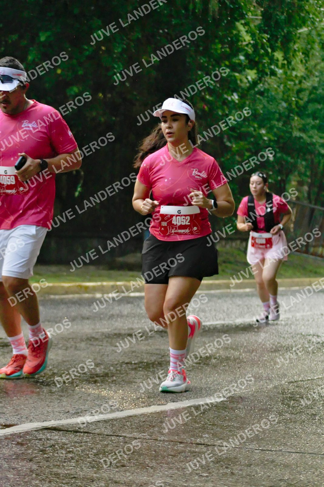 Foto del BARBIE RUN GUADALAJARA en Paseo Andares, Blvd. Puerta de Hierro 4965, Zapopan a las 07:42 · Ruta · dorsal 4052, 4059