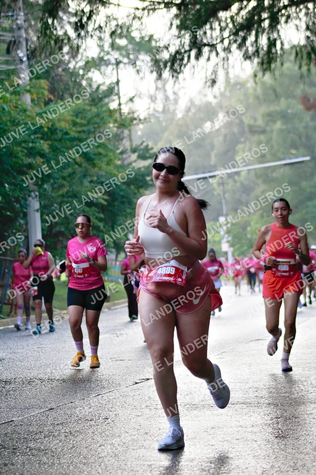 Foto del BARBIE RUN GUADALAJARA en Paseo Andares, Blvd. Puerta de Hierro 4965, Zapopan a las 07:39 · Ruta · dorsal 4889, 4565, 4747