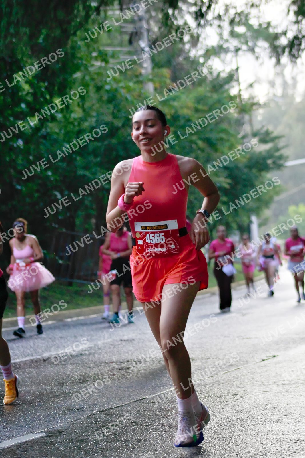 Foto del BARBIE RUN GUADALAJARA en Paseo Andares, Blvd. Puerta de Hierro 4965, Zapopan a las 07:39 · Ruta · dorsal 4565