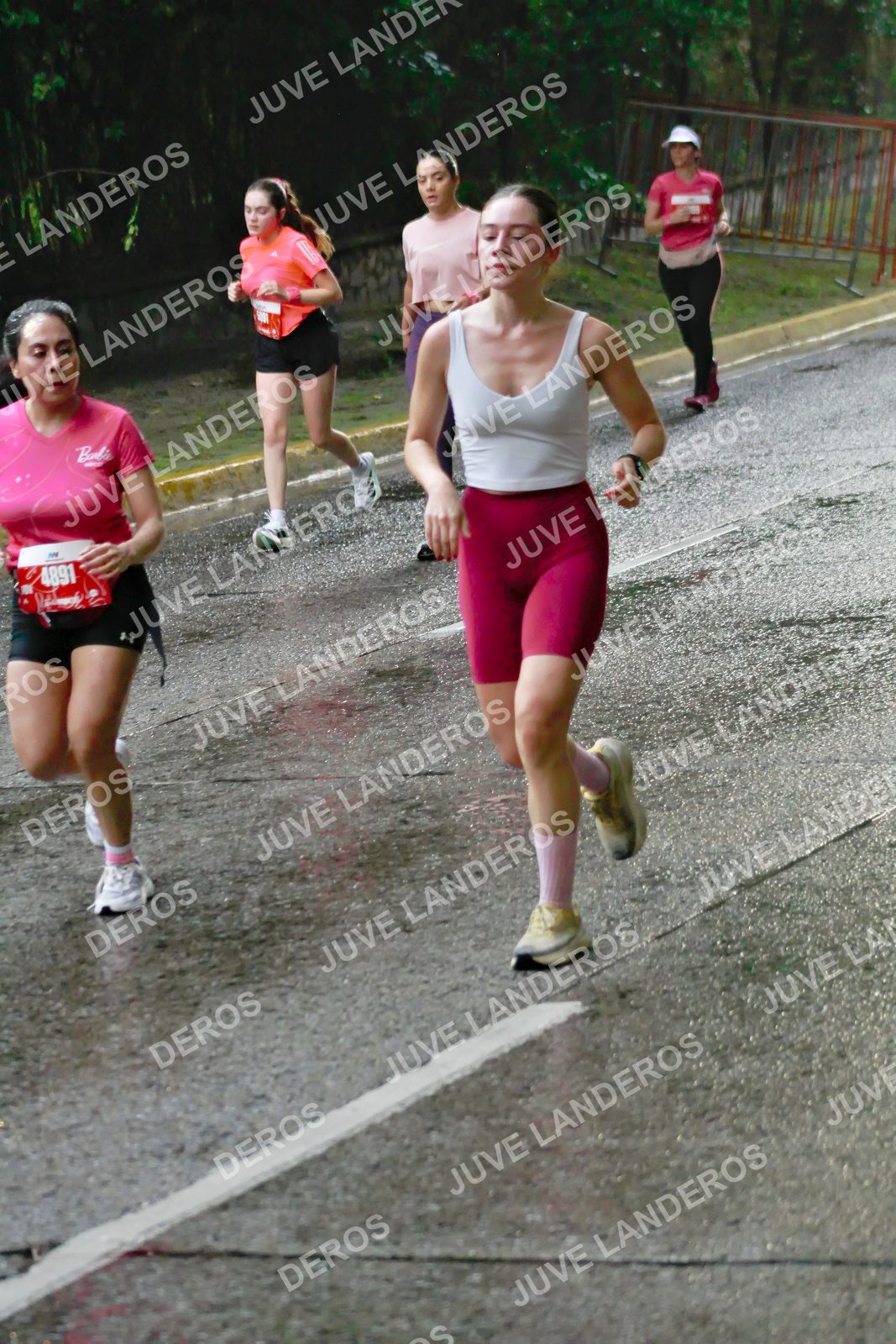 Foto del BARBIE RUN GUADALAJARA en Paseo Andares, Blvd. Puerta de Hierro 4965, Zapopan a las 07:37 · Ruta · dorsal 4891