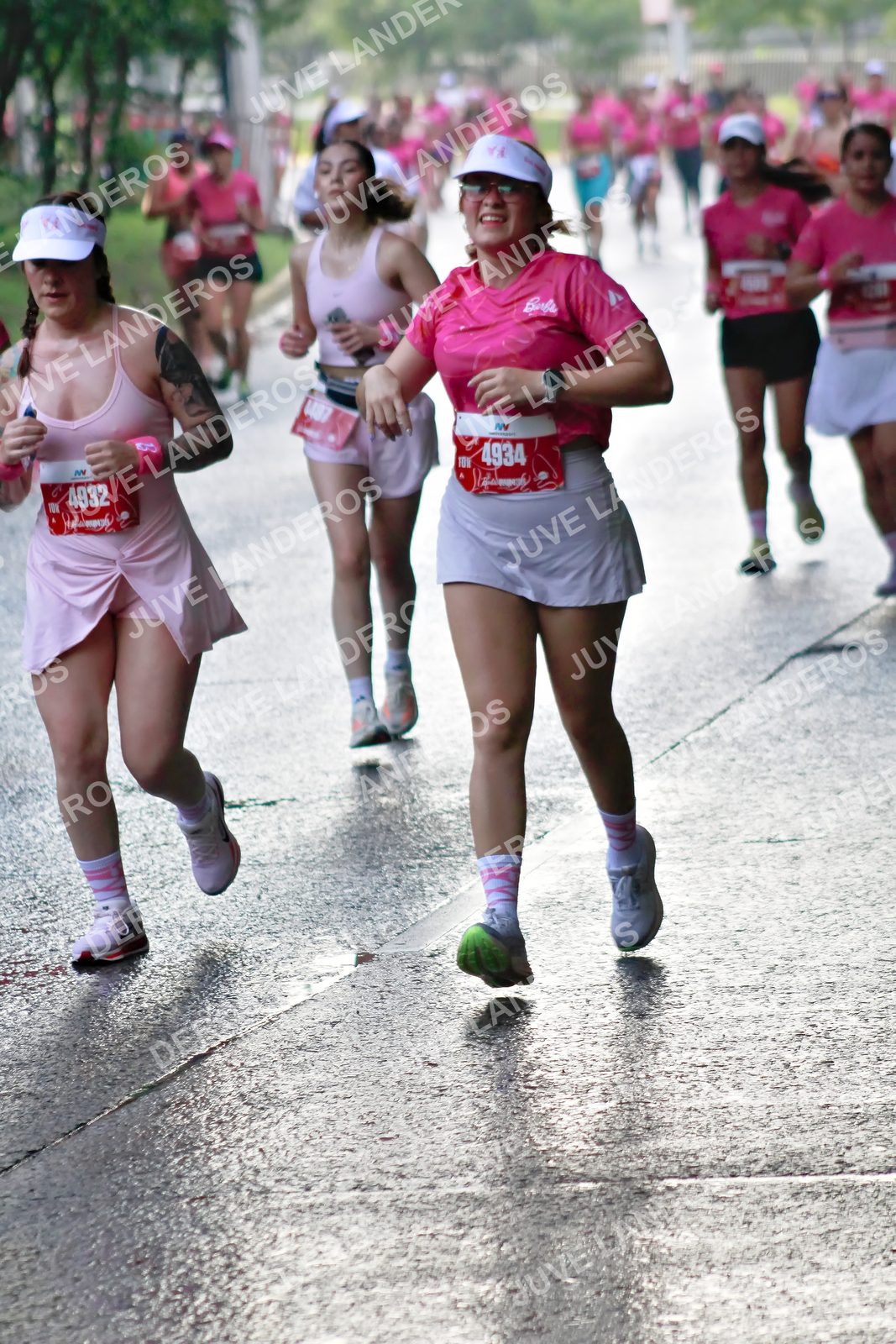 Foto del BARBIE RUN GUADALAJARA en Paseo Andares, Blvd. Puerta de Hierro 4965, Zapopan a las 07:37 · Ruta · dorsal 4934, 4932