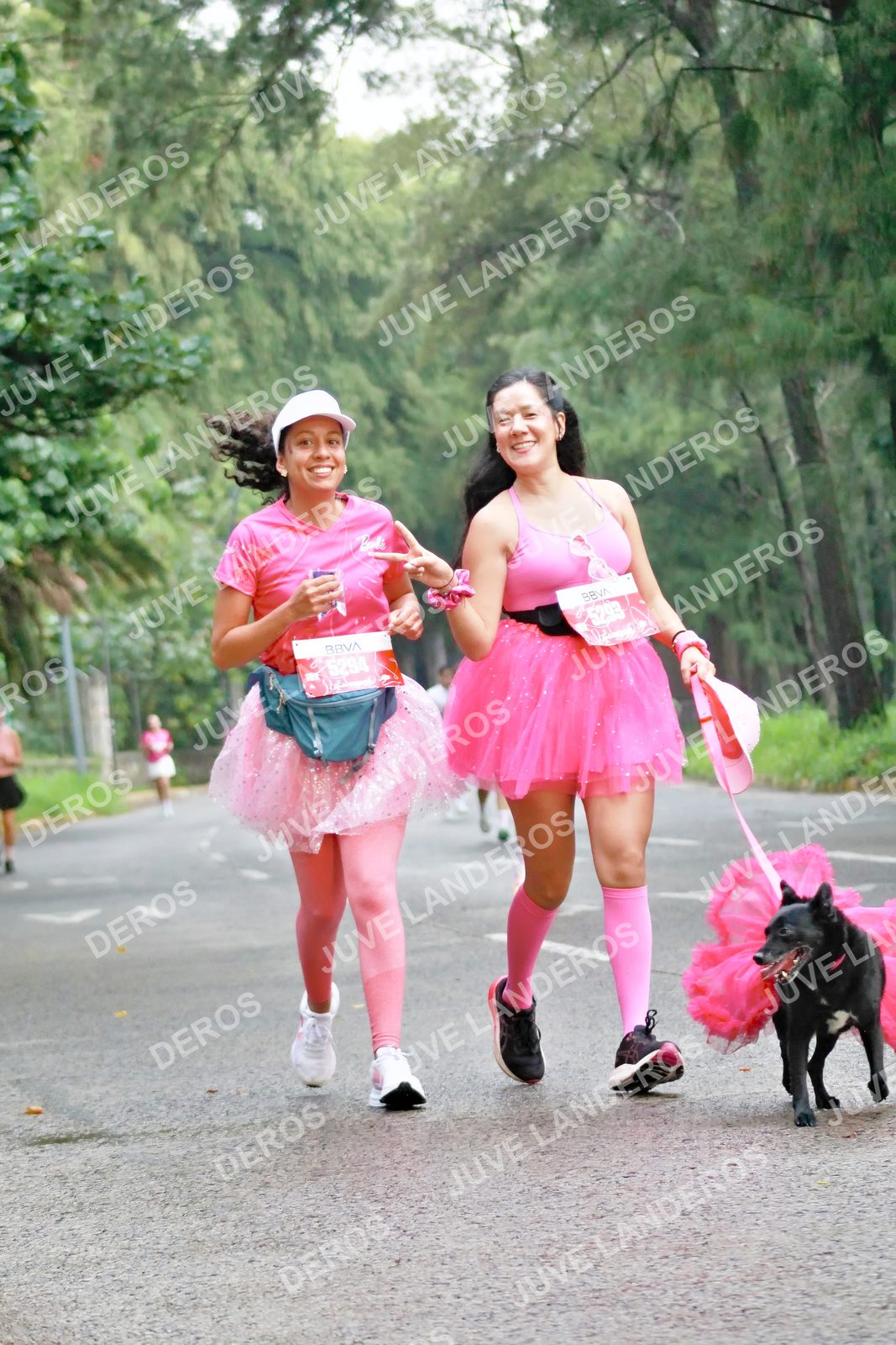 Foto del BARBIE RUN GUADALAJARA en Paseo Andares, Blvd. Puerta de Hierro 4965, Zapopan a las 07:25 · Ruta · dorsal 5294, 5293