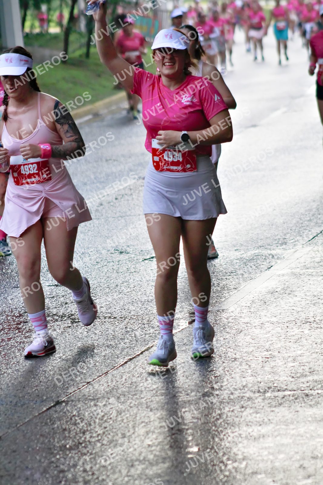 Foto del BARBIE RUN GUADALAJARA en Paseo Andares, Blvd. Puerta de Hierro 4965, Zapopan a las 07:37 · Ruta · dorsal 4932, 4934