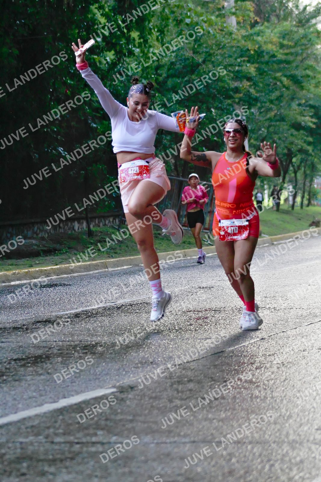 Foto del BARBIE RUN GUADALAJARA en Paseo Andares, Blvd. Puerta de Hierro 4965, Zapopan a las 07:40 · Ruta · dorsal 4717, 4721