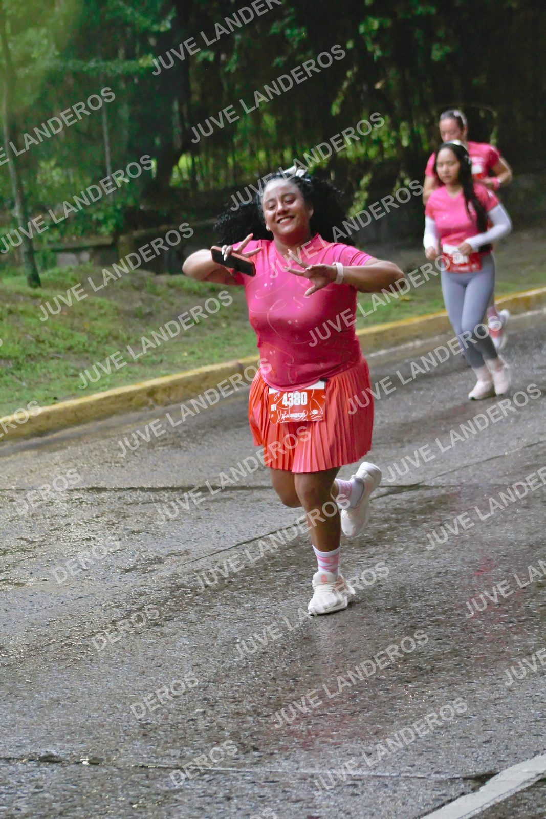 Foto del BARBIE RUN GUADALAJARA en Paseo Andares, Blvd. Puerta de Hierro 4965, Zapopan a las 07:36 · Ruta · dorsal 4380