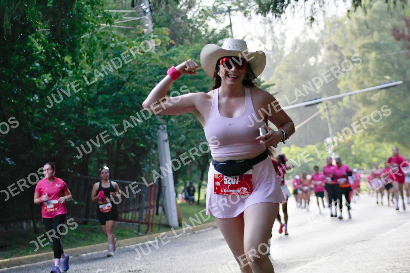 Foto del BARBIE RUN GUADALAJARA en Paseo Andares, Blvd. Puerta de Hierro 4965, Zapopan a las 07:40 · Ruta · dorsal 5207