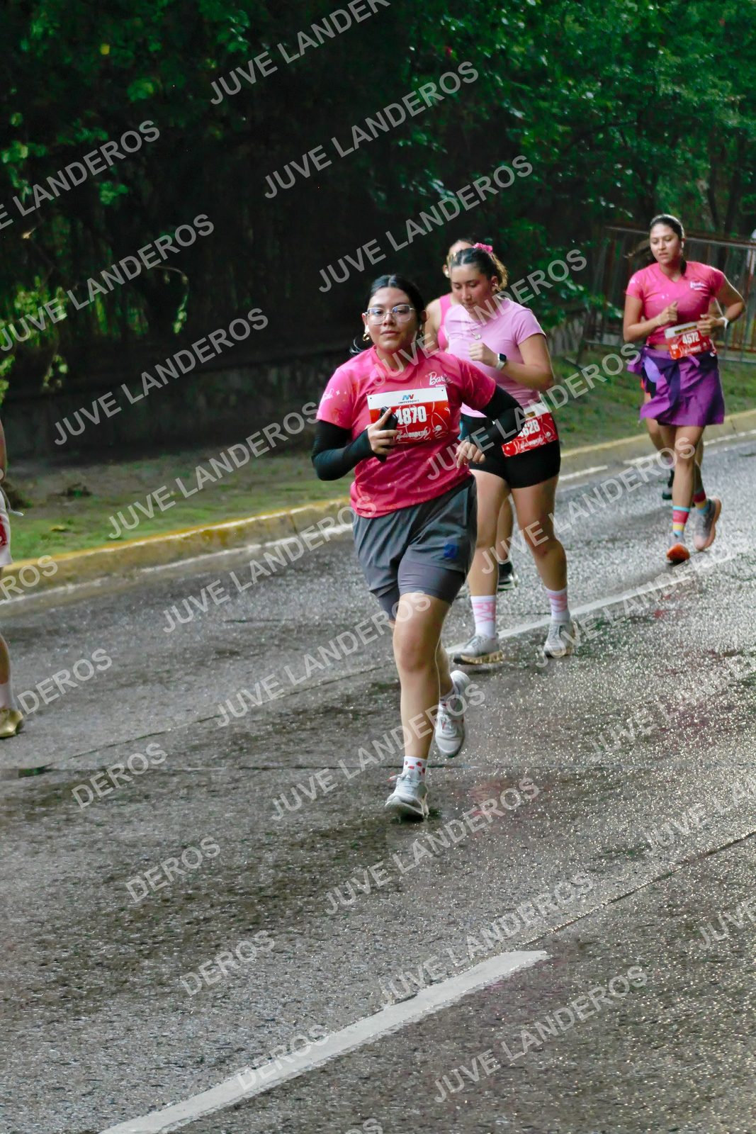 Foto del BARBIE RUN GUADALAJARA en Paseo Andares, Blvd. Puerta de Hierro 4965, Zapopan a las 07:38 · Ruta · dorsal 1870, 4572