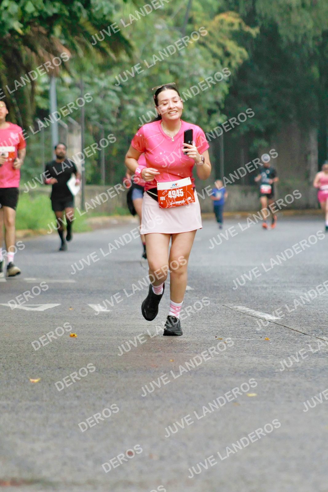 Foto del BARBIE RUN GUADALAJARA en Paseo Andares, Blvd. Puerta de Hierro 4965, Zapopan a las 07:21 · Ruta · dorsal 4945