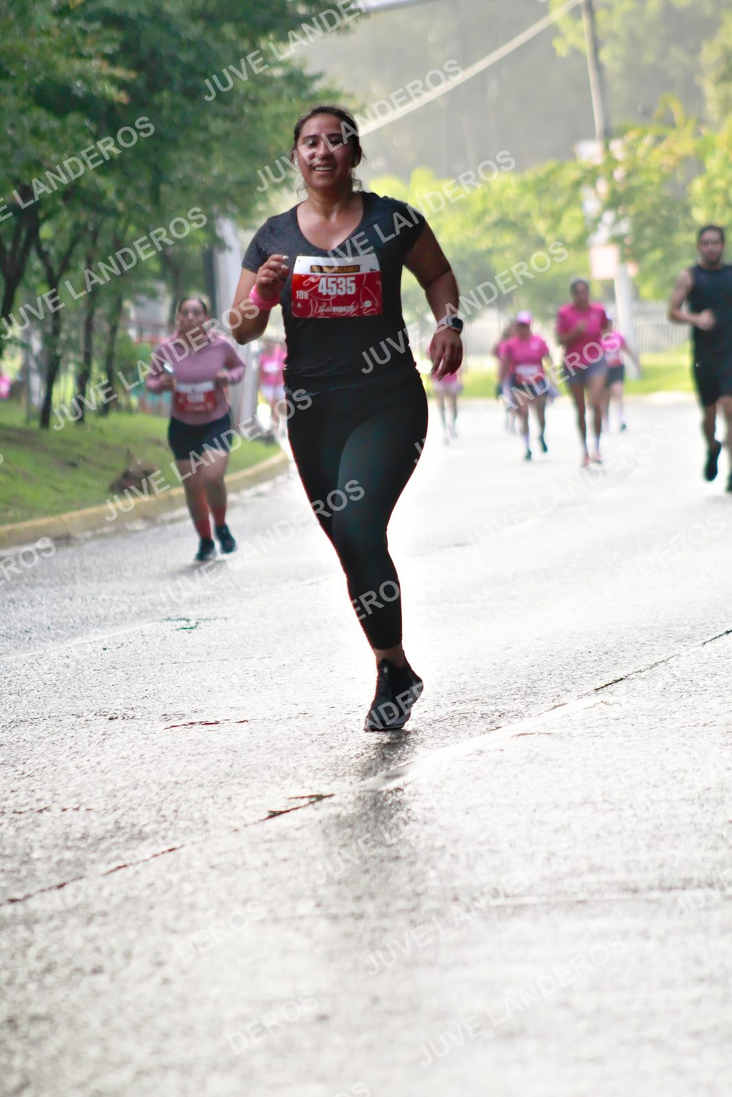 Foto del BARBIE RUN GUADALAJARA en Paseo Andares, Blvd. Puerta de Hierro 4965, Zapopan a las 07:43 · Ruta · dorsal 4535