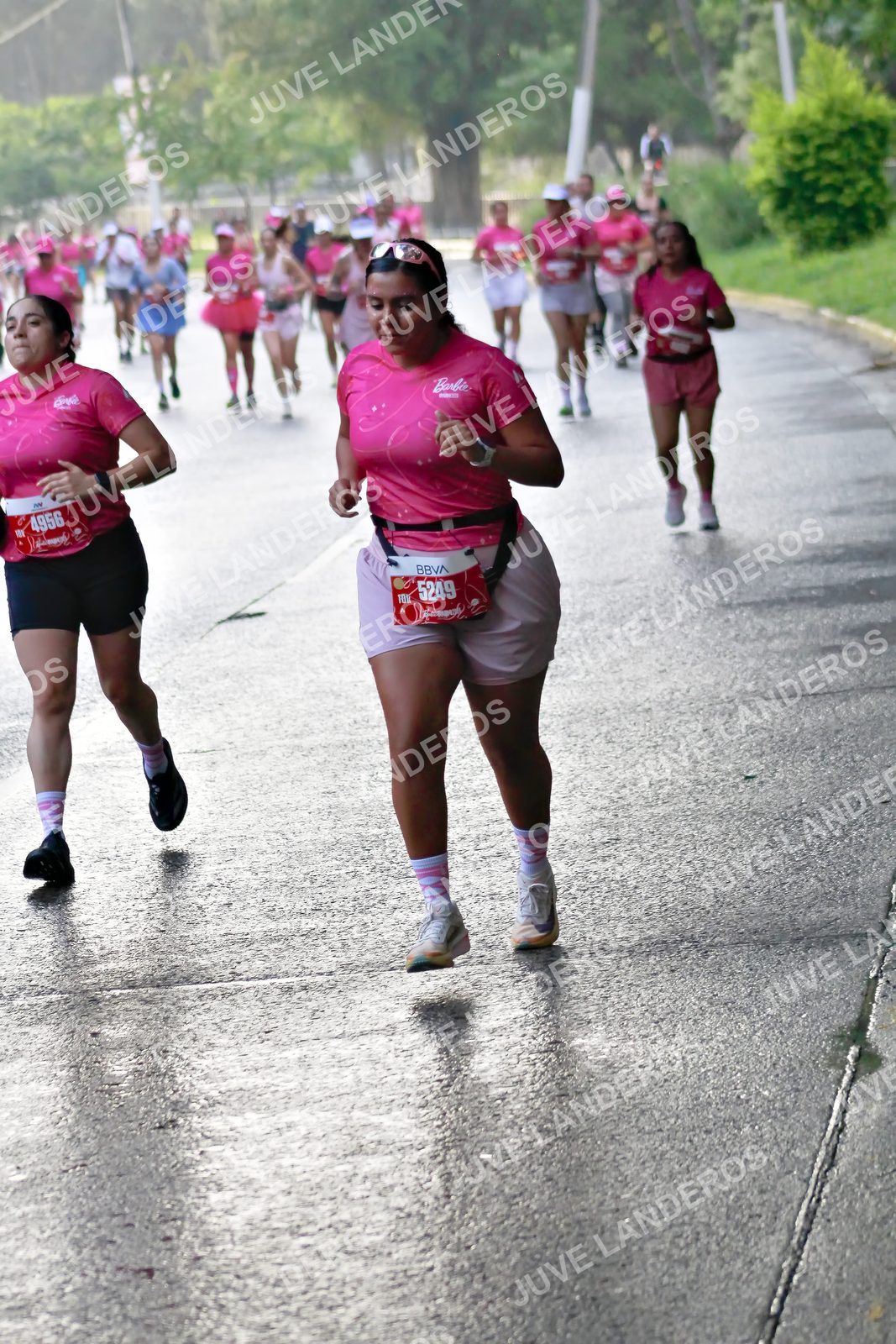 Foto del BARBIE RUN GUADALAJARA en Paseo Andares, Blvd. Puerta de Hierro 4965, Zapopan a las 07:37 · Ruta · dorsal 5249, 4956
