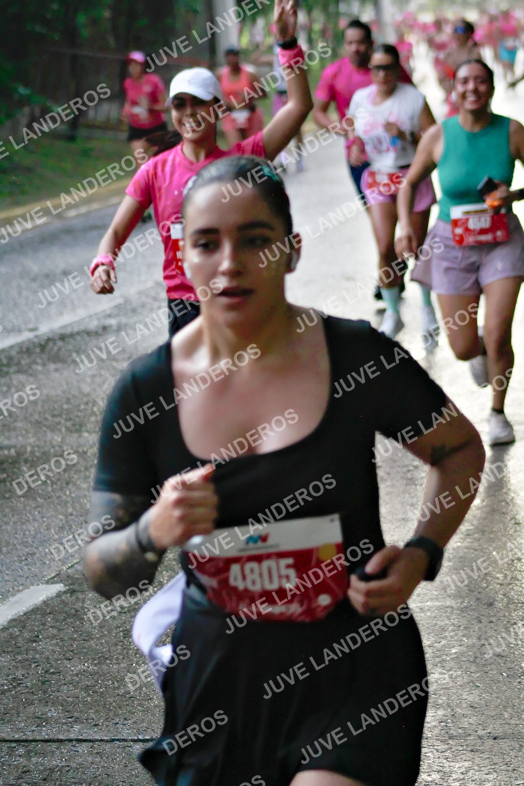 Foto del BARBIE RUN GUADALAJARA en Paseo Andares, Blvd. Puerta de Hierro 4965, Zapopan a las 07:37 · Ruta · dorsal 4805, 4647