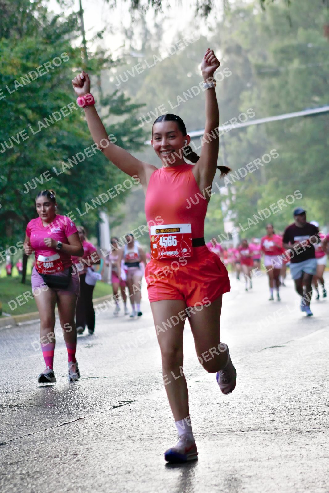 Foto del BARBIE RUN GUADALAJARA en Paseo Andares, Blvd. Puerta de Hierro 4965, Zapopan a las 07:39 · Ruta · dorsal 4565, 4814