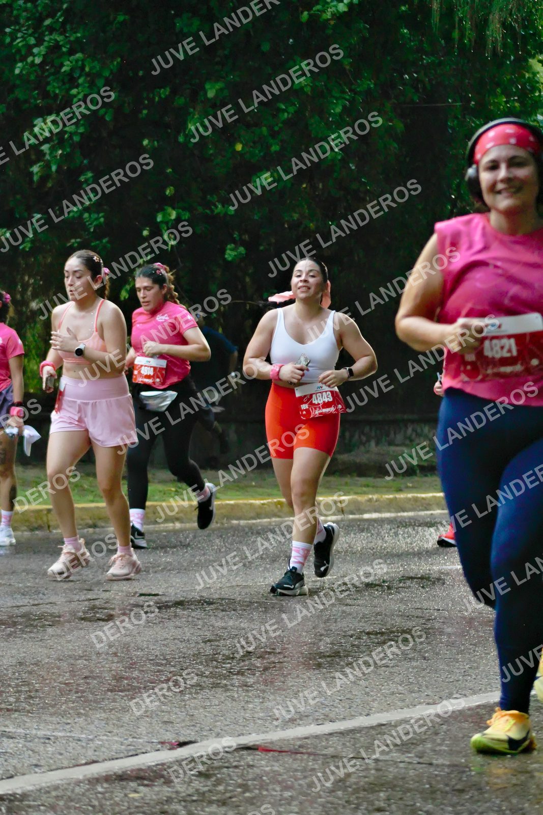Foto del BARBIE RUN GUADALAJARA en Paseo Andares, Blvd. Puerta de Hierro 4965, Zapopan a las 07:41 · Ruta · dorsal 4821, 4843