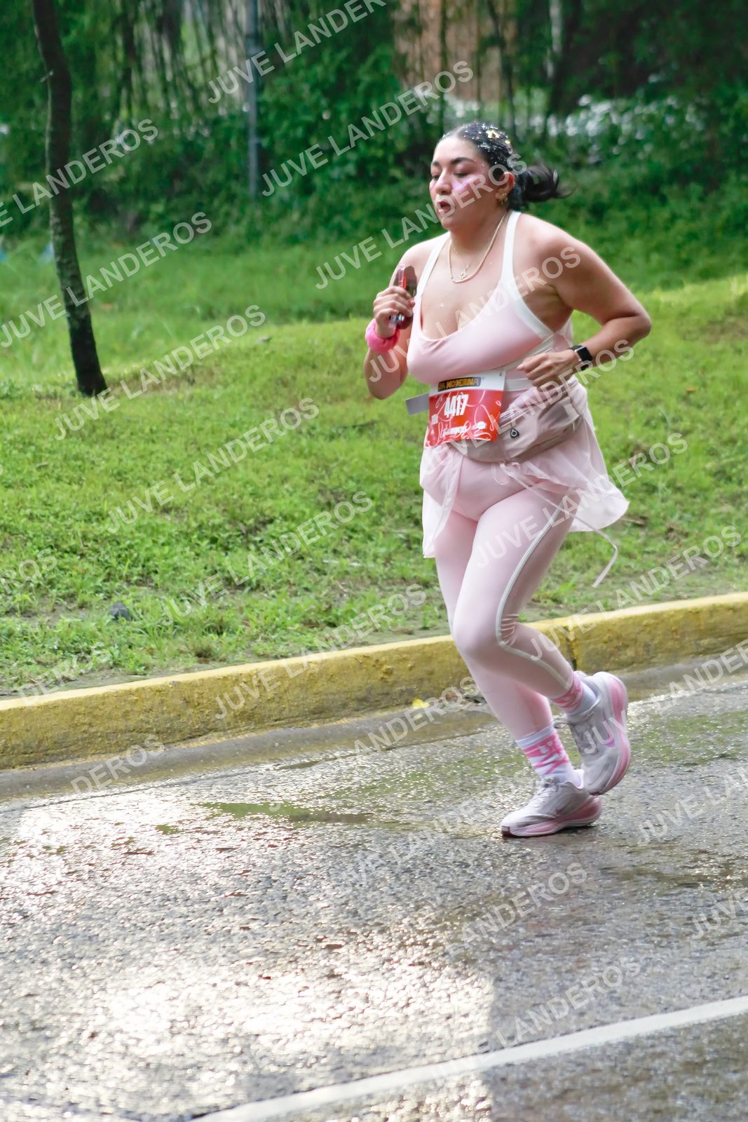 Foto del BARBIE RUN GUADALAJARA en Paseo Andares, Blvd. Puerta de Hierro 4965, Zapopan a las 07:46 · Ruta · dorsal 4417