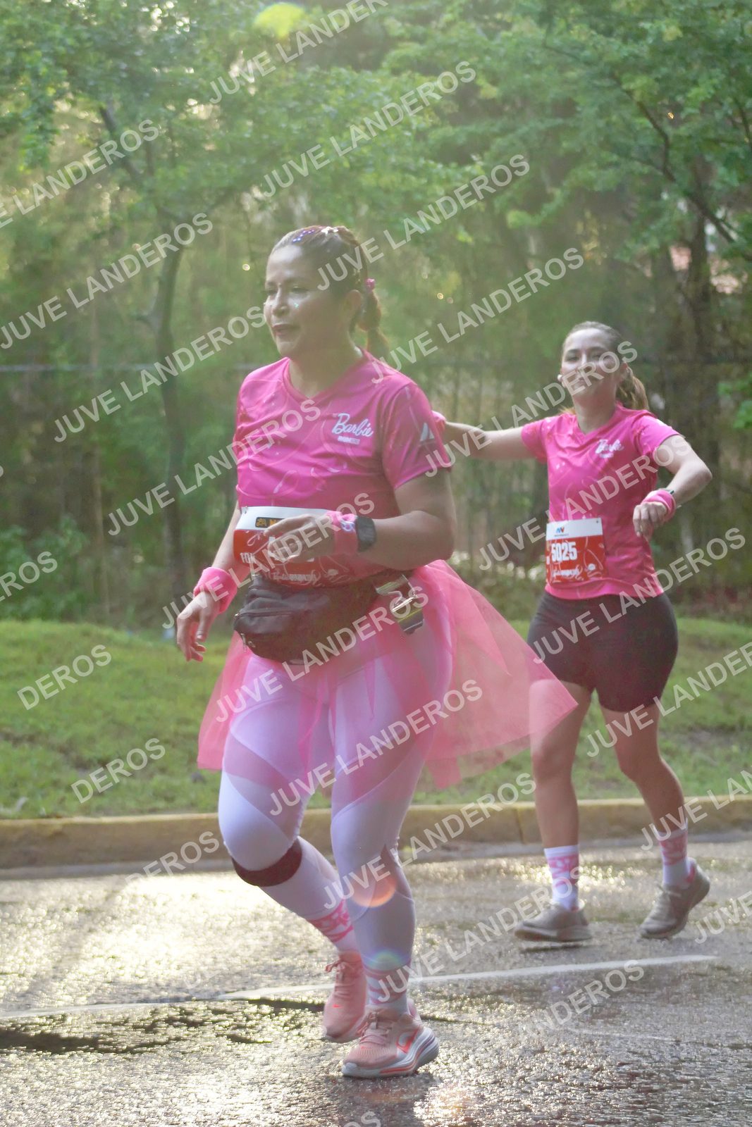 Foto del BARBIE RUN GUADALAJARA en Paseo Andares, Blvd. Puerta de Hierro 4965, Zapopan a las 07:42 · Ruta · dorsal 5025