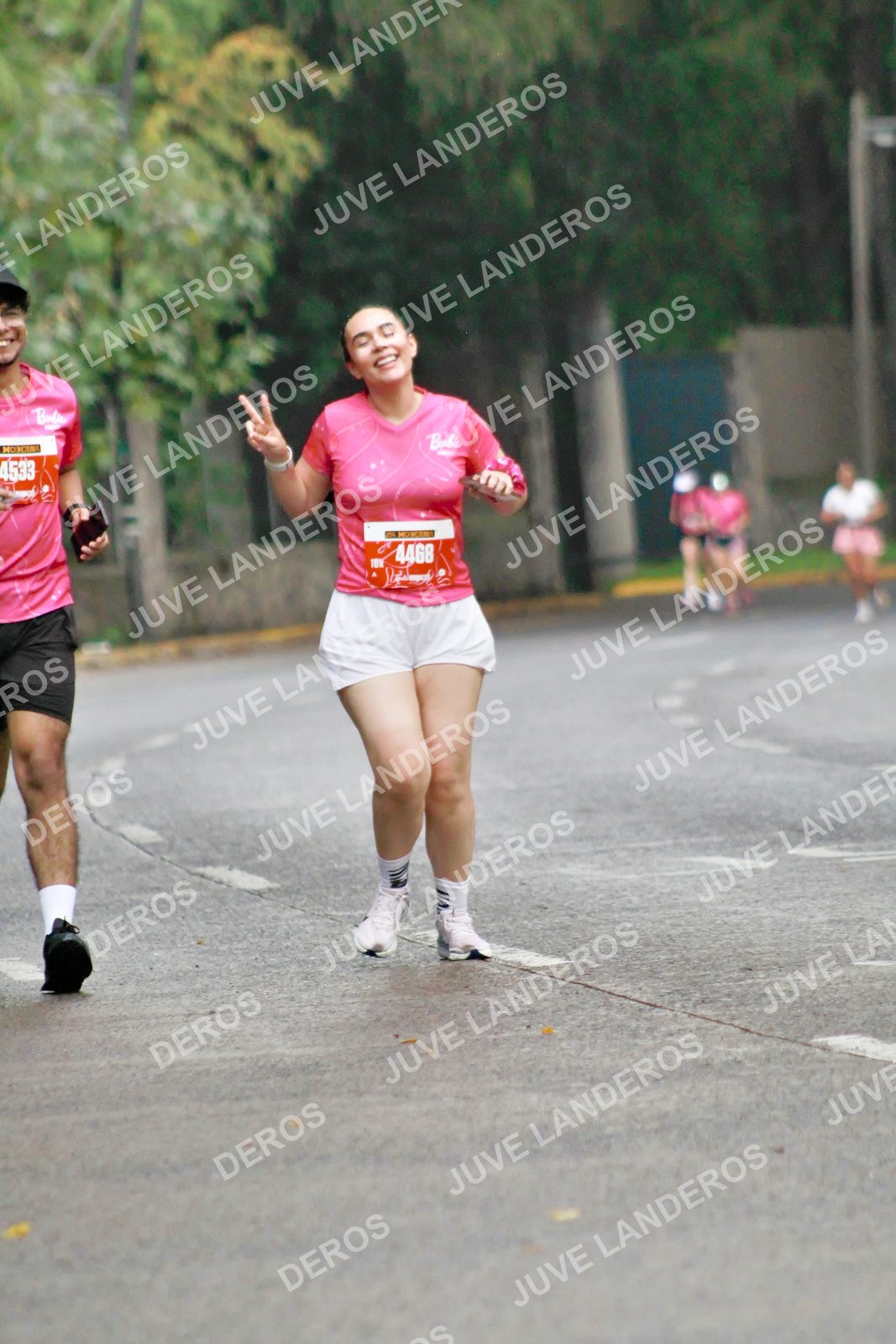 Foto del BARBIE RUN GUADALAJARA en Paseo Andares, Blvd. Puerta de Hierro 4965, Zapopan a las 07:27 · Ruta · dorsal 4468, 4533