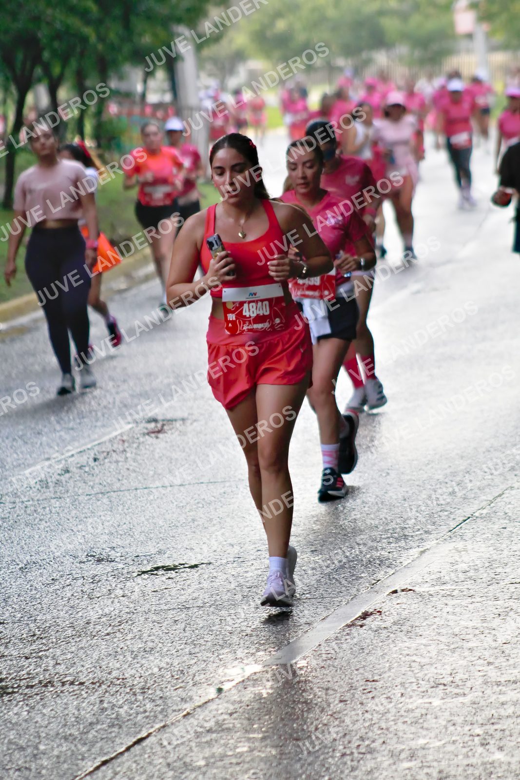 Foto del BARBIE RUN GUADALAJARA en Paseo Andares, Blvd. Puerta de Hierro 4965, Zapopan a las 07:37 · Ruta · dorsal 4840