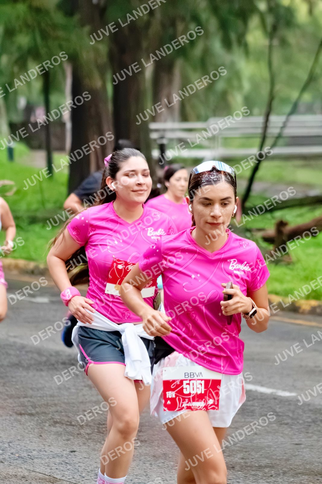 Foto del BARBIE RUN GUADALAJARA en Paseo Andares, Blvd. Puerta de Hierro 4965, Zapopan a las 07:03 · Ruta · dorsal 5051