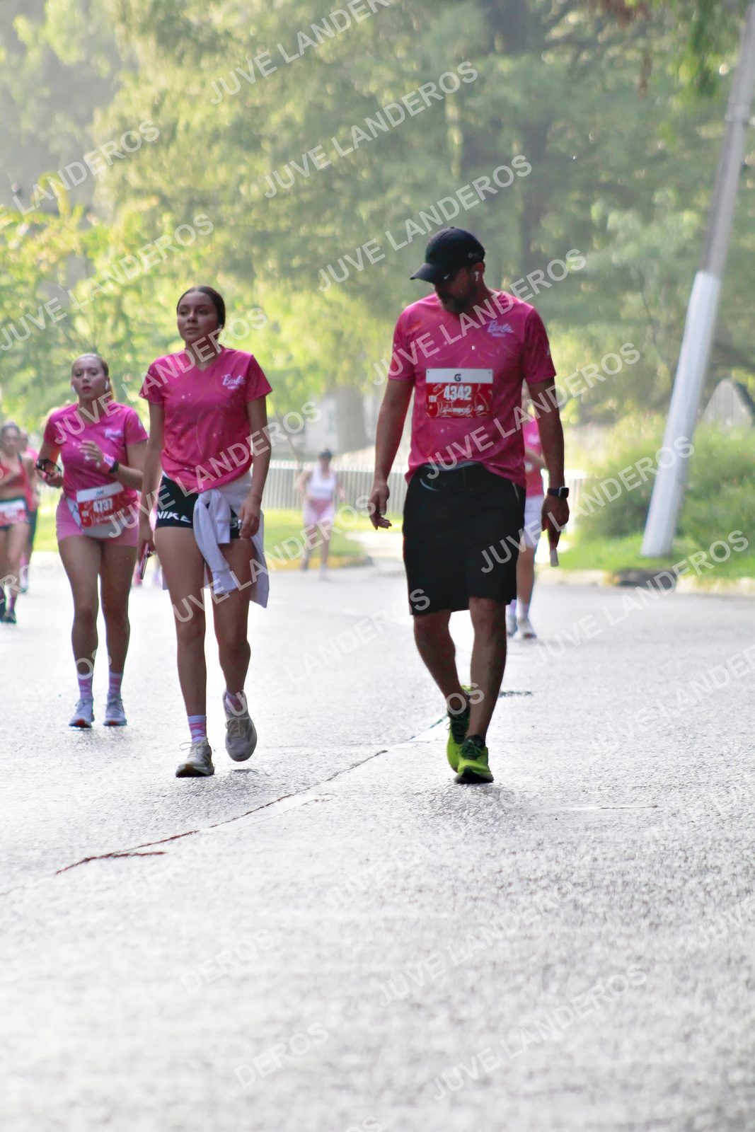 Foto del BARBIE RUN GUADALAJARA en Paseo Andares, Blvd. Puerta de Hierro 4965, Zapopan a las 07:43 · Ruta · dorsal 4342