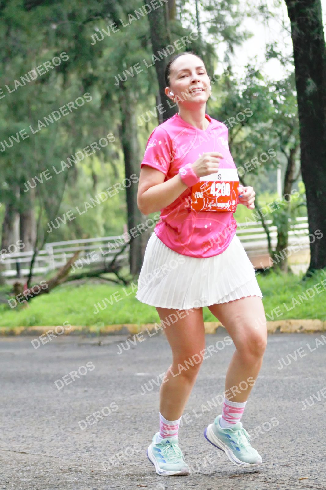 Foto del BARBIE RUN GUADALAJARA en Paseo Andares, Blvd. Puerta de Hierro 4965, Zapopan a las 07:25 · Ruta · dorsal 4200