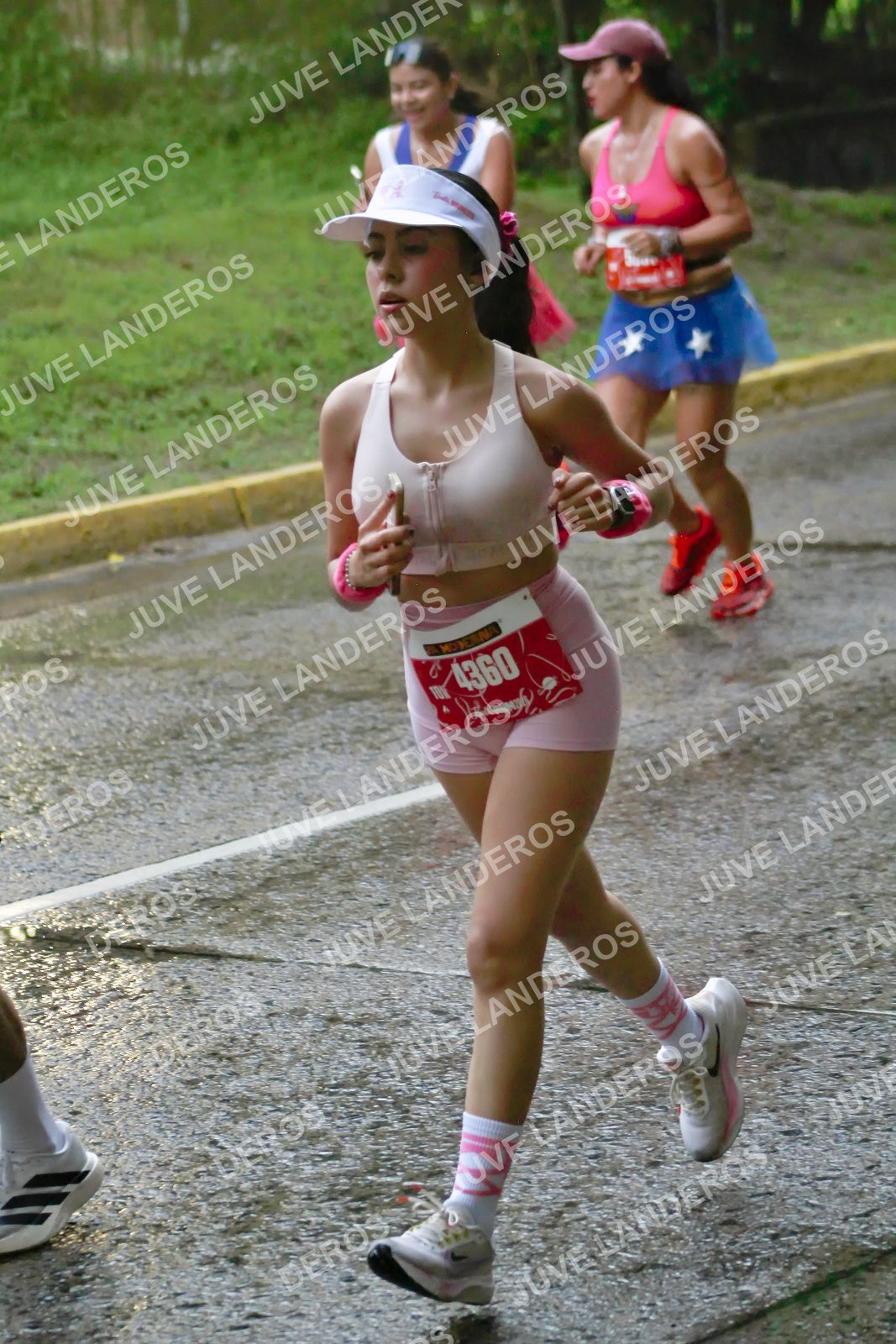 Foto del BARBIE RUN GUADALAJARA en Paseo Andares, Blvd. Puerta de Hierro 4965, Zapopan a las 07:36 · Ruta · dorsal 4360
