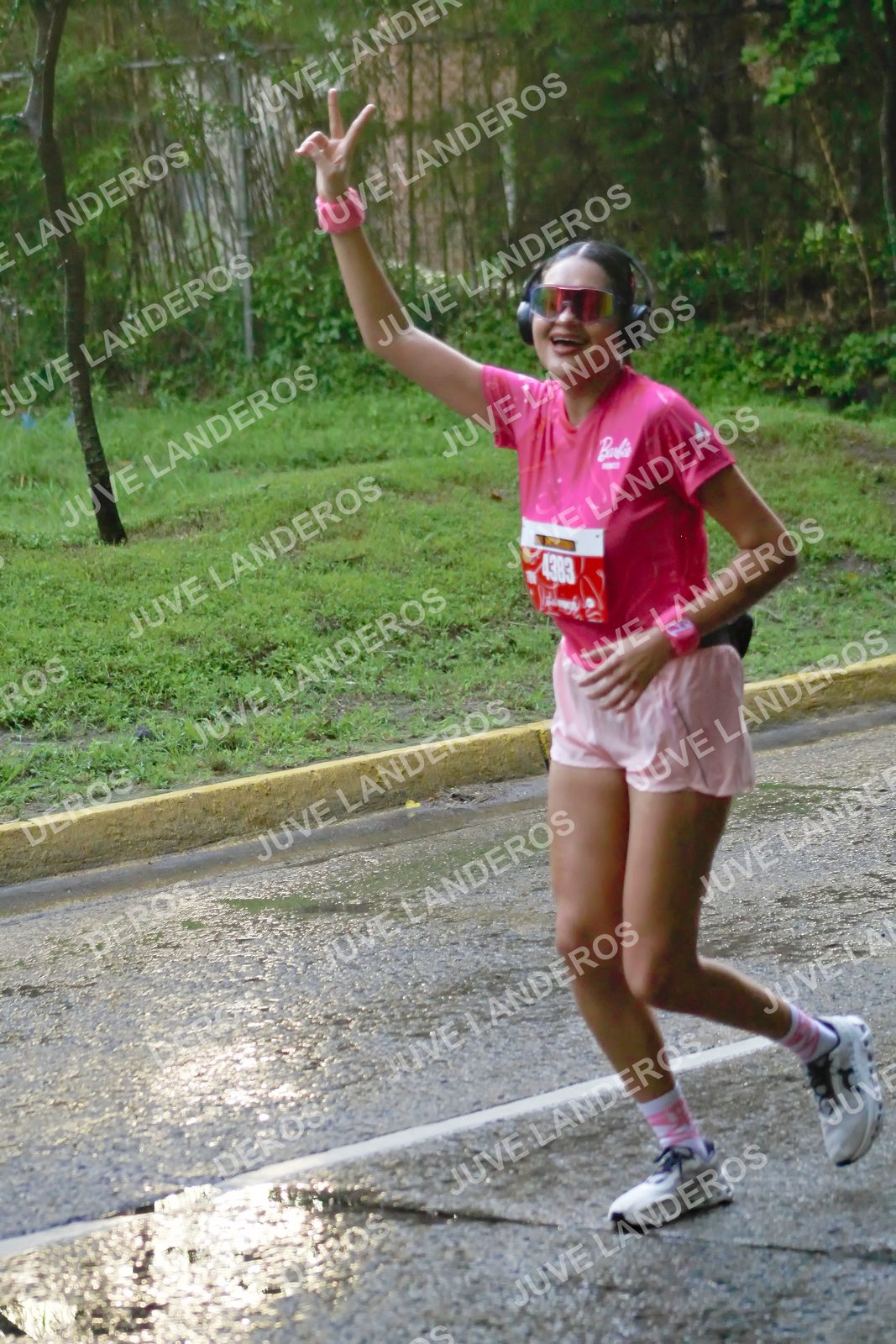 Foto del BARBIE RUN GUADALAJARA en Paseo Andares, Blvd. Puerta de Hierro 4965, Zapopan a las 07:37 · Ruta · dorsal 4383
