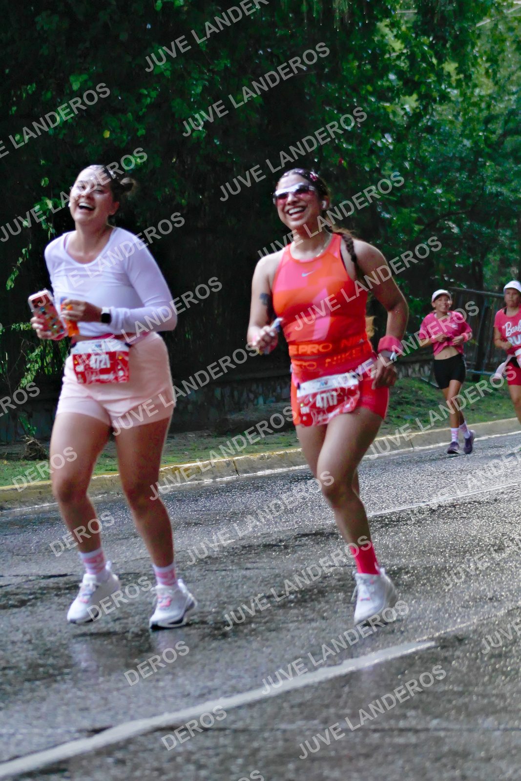 Foto del BARBIE RUN GUADALAJARA en Paseo Andares, Blvd. Puerta de Hierro 4965, Zapopan a las 07:40 · Ruta · dorsal 4717, 4721