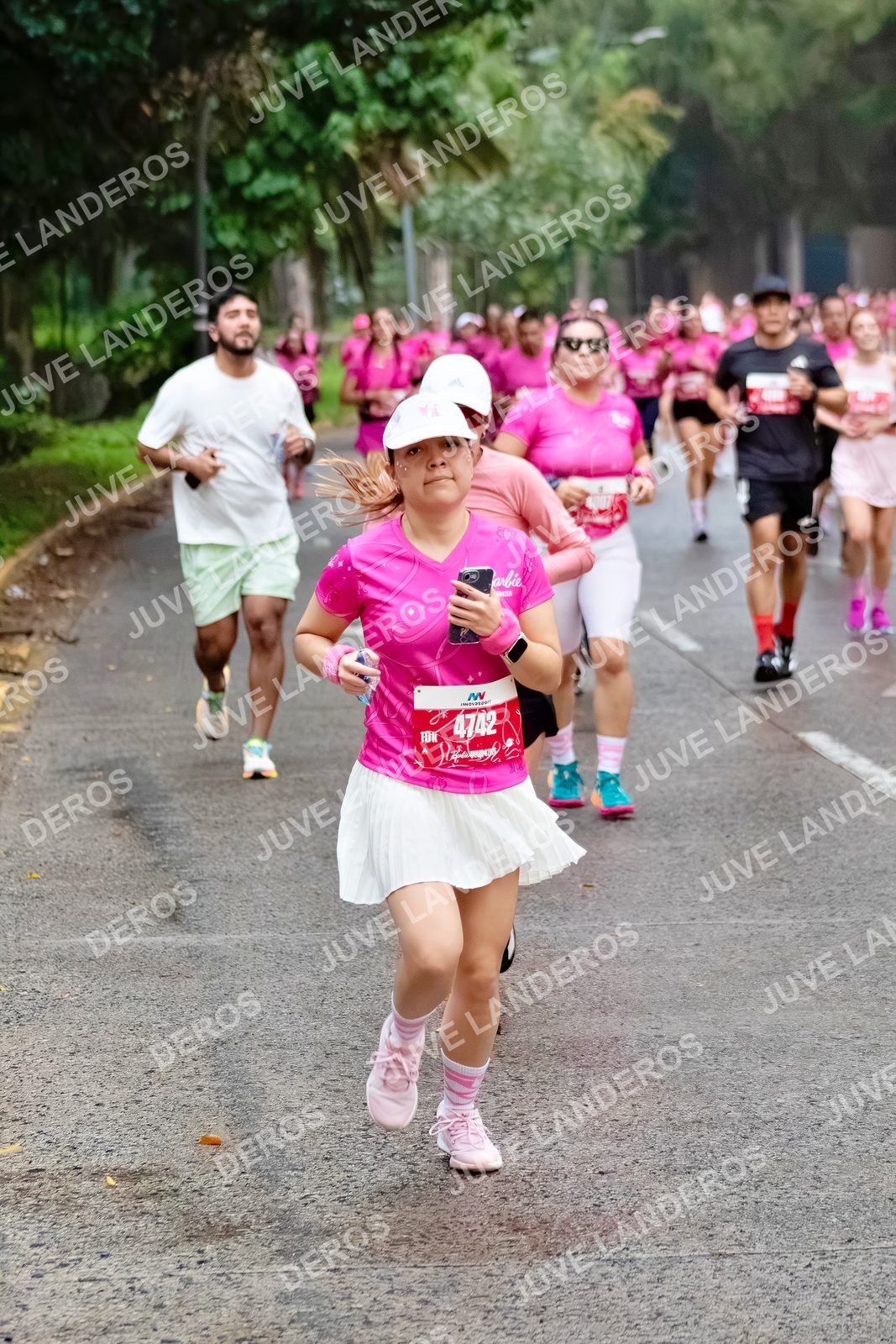 Foto del BARBIE RUN GUADALAJARA en Paseo Andares, Blvd. Puerta de Hierro 4965, Zapopan a las 07:02 · Ruta · dorsal 4742