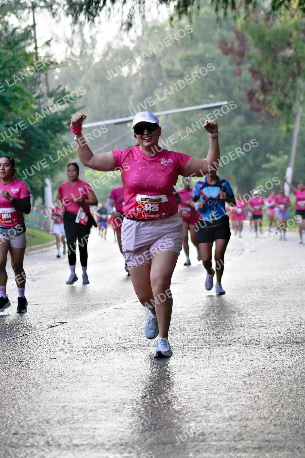 Foto del BARBIE RUN GUADALAJARA en Paseo Andares, Blvd. Puerta de Hierro 4965, Zapopan a las 07:39 · Ruta · dorsal 4425, 5084