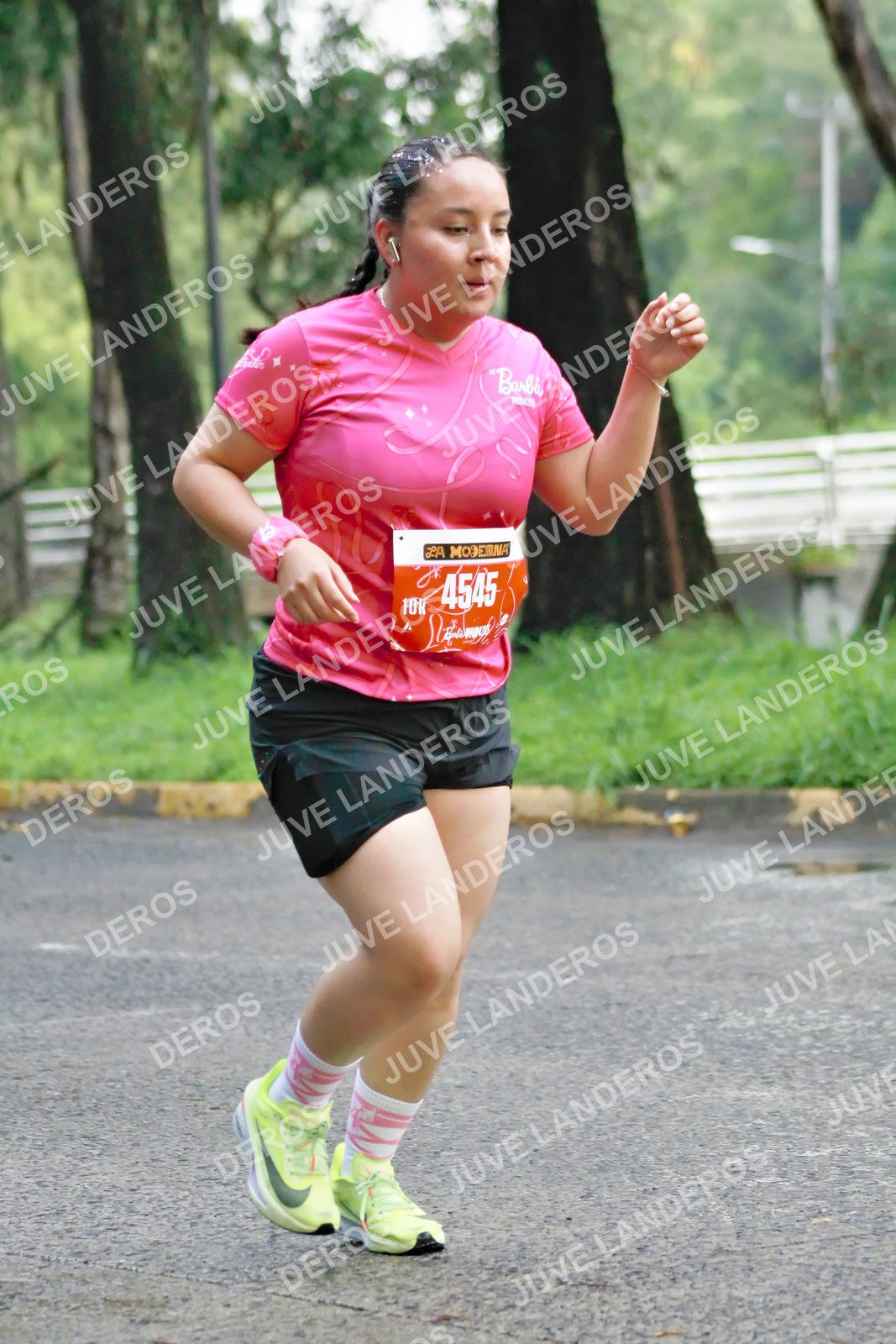 Foto del BARBIE RUN GUADALAJARA en Paseo Andares, Blvd. Puerta de Hierro 4965, Zapopan a las 07:22 · Ruta · dorsal 4545
