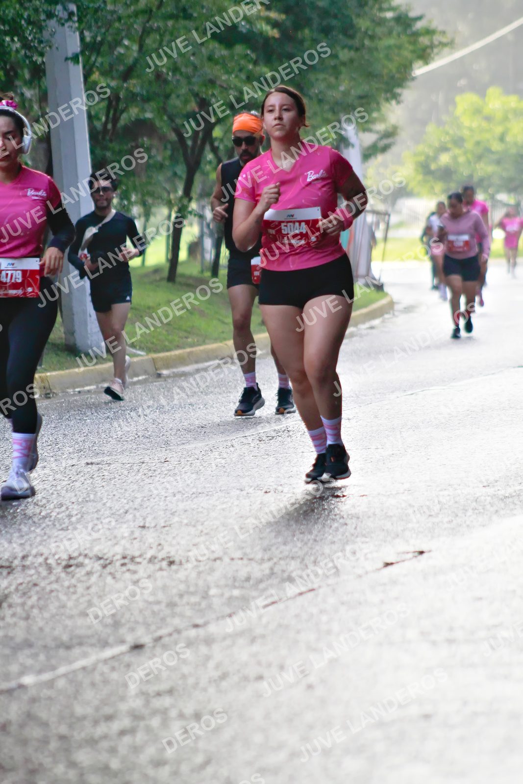 Foto del BARBIE RUN GUADALAJARA en Paseo Andares, Blvd. Puerta de Hierro 4965, Zapopan a las 07:43 · Ruta · dorsal 5044, 4779