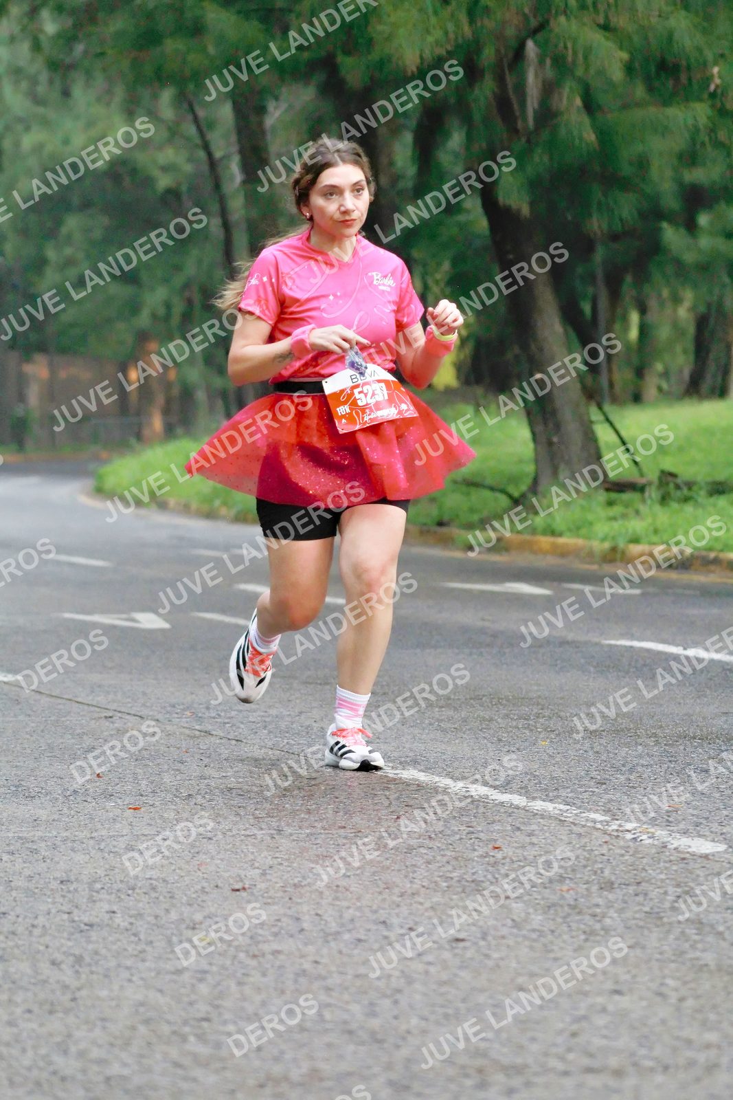 Foto del BARBIE RUN GUADALAJARA en Paseo Andares, Blvd. Puerta de Hierro 4965, Zapopan a las 07:21 · Ruta · dorsal 5237