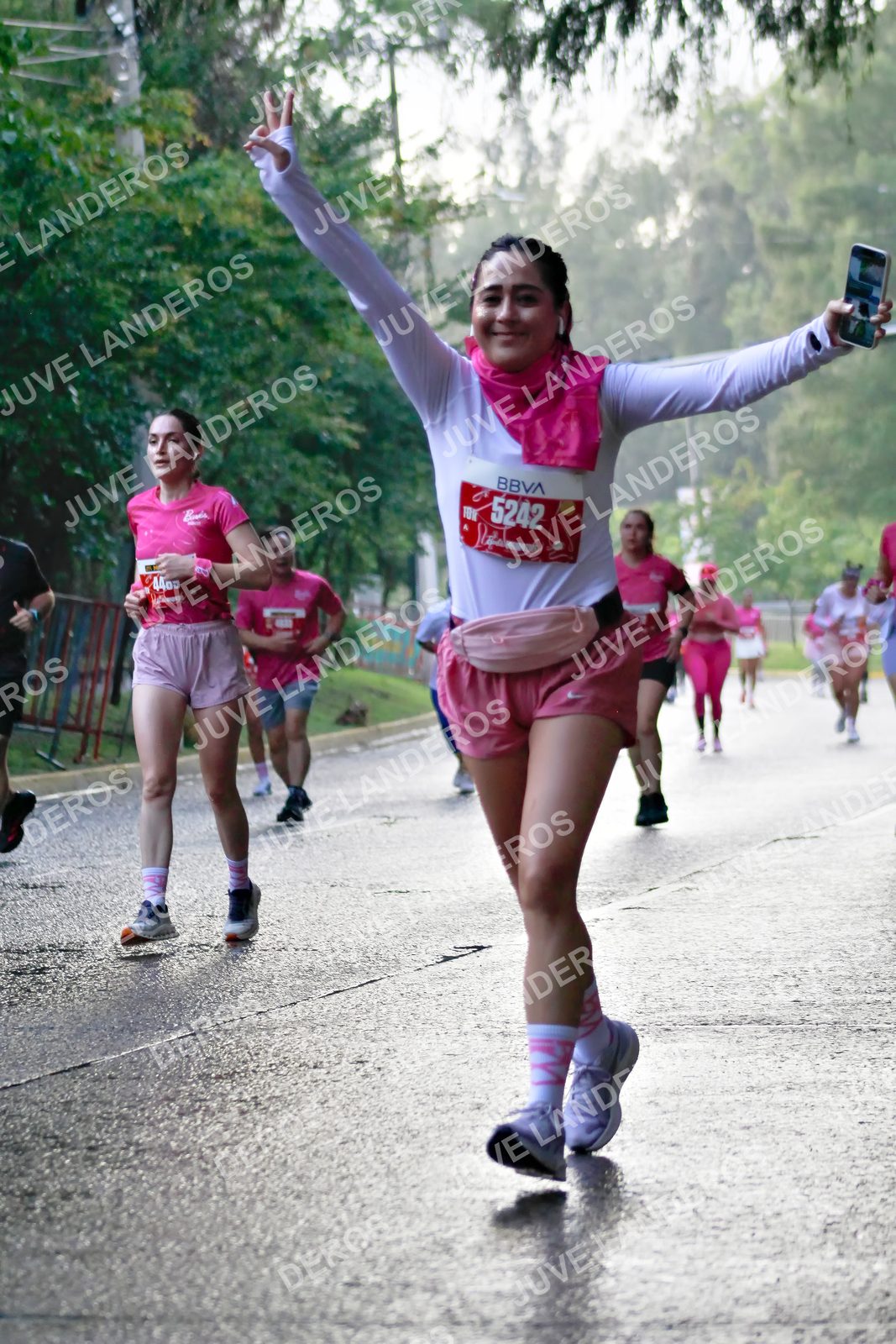 Foto del BARBIE RUN GUADALAJARA en Paseo Andares, Blvd. Puerta de Hierro 4965, Zapopan a las 07:40 · Ruta · dorsal 5242